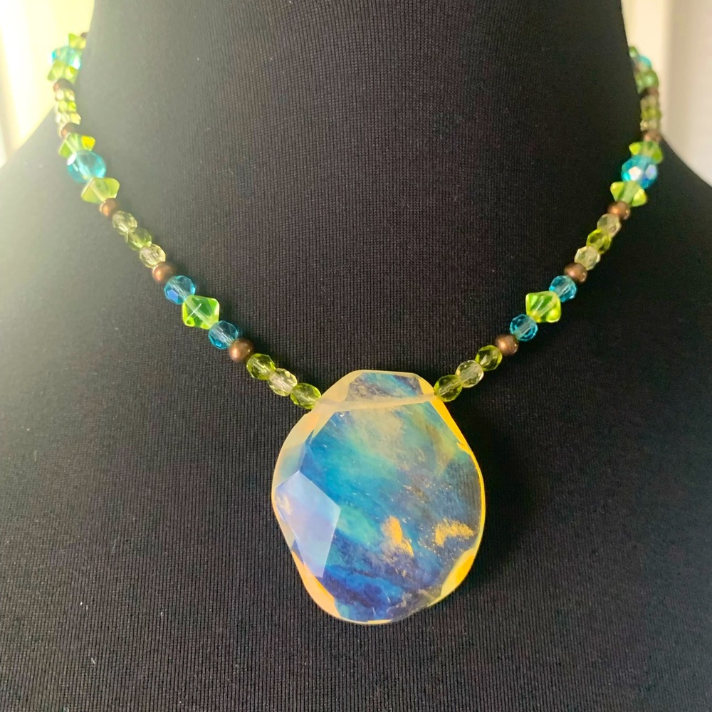 Necklace beaded yellow and green